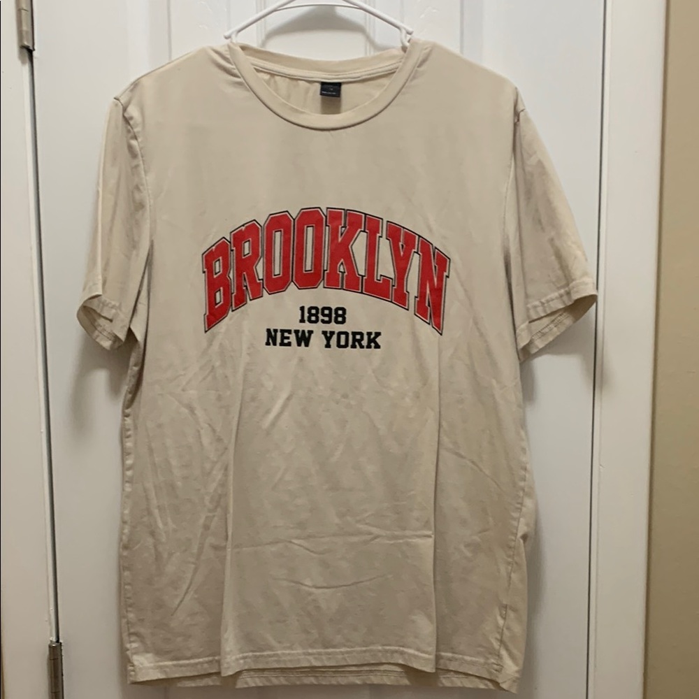Brooklyn Beige Graphic T-Shirt men’s medium
